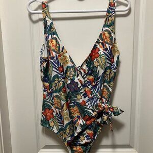 Swimsuit with bright design